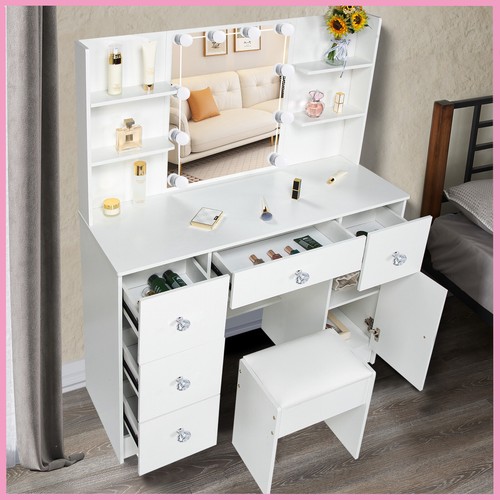 White dressing table with - dressing,