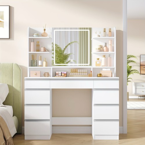 White dressing table with - dressing,