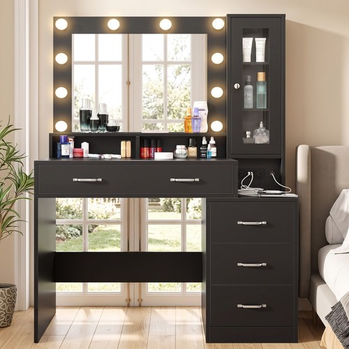 Dressing table with - dressing,
